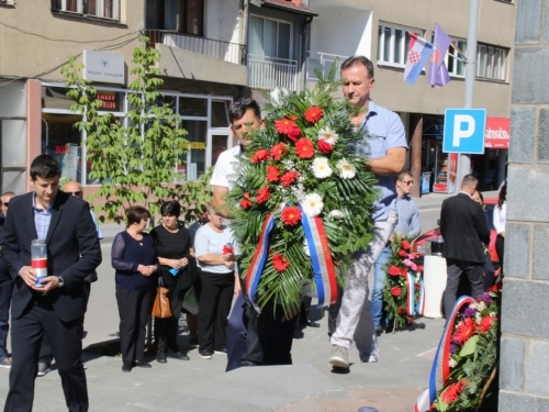 FOTO: Polaganjem vijenaca i svečanom sjednicom započelo obilježavanje Dana općine