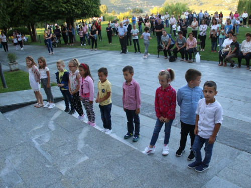 FOTO: Započela trodnevnica u župi Rama-Šćit, prvašići darovani prigodnim darovima