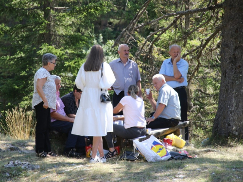 FOTO: Na Vranu služena sv. misa za poginule duvandžije