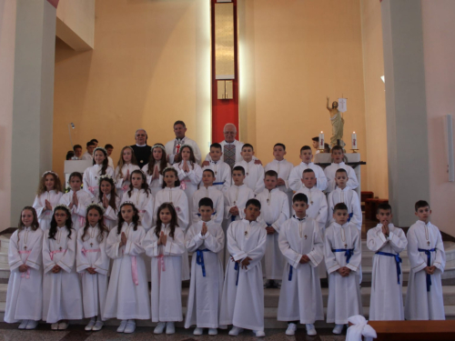 FOTO: Prva sveta pričest u župi Prozor