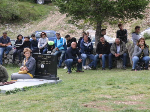 FOTO: Na Vranu služena sv. misa za poginule duvandžije