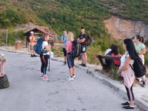 FOTO: Ramski hodočasnici krenuli pješice u Sinj