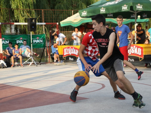 FOTO: Ekipa ''ALF Market'' osvojila Streetball za juniore