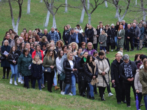 FOTO: Put križa kroz fratarski gaj na Šćitu