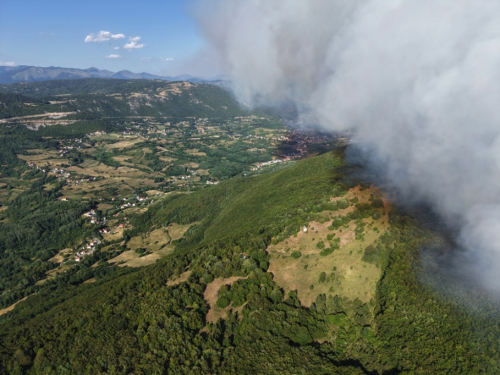 VIDEO/FOTO: Požar u Podboru - Vatrogasci nemoćni, borovina gori nekontrolirano
