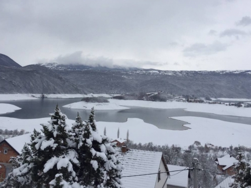Temperatura se spustila do -22: U Bosni snijeg, u Hercegovini olujni udari vjetra