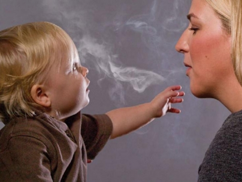 Alarmantno upozorenje svim roditeljima pušačima