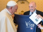 Papa od talijanskog novinara dobio majicu 'Viva la Gospa'