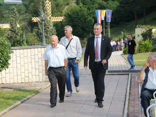 FOTO/VIDEO: Na Uzdolu obilježena 23. obljetnica stravičnog pokolja nad Hrvatima