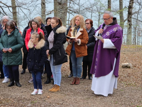 FOTO: Put križa kroz fratarski gaj na Šćitu