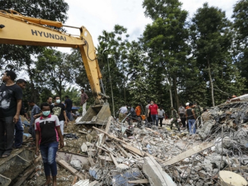 Potres magnitude 6,4 po Richteru pogodio Indoneziju, najmanje 25 mrtvih