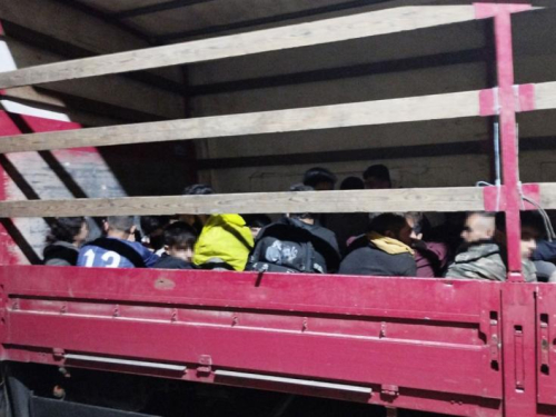 BiH: U kamionu krijumčario 56 migranata