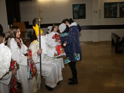 ​FOTO: Sv. Nikola s radošću dočekan u župi Rumboci