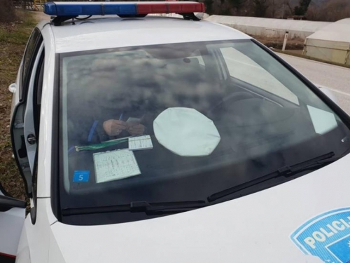 Vozači se žale: Policija ne upozorava za sticker, odmah pišu kazne