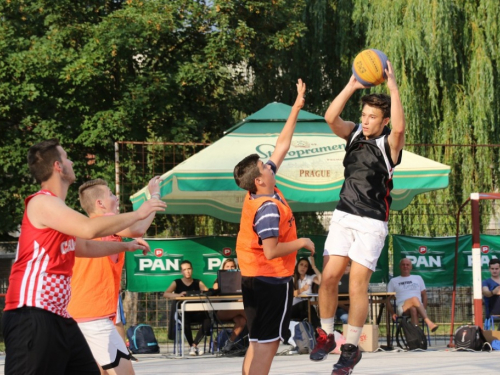 FOTO: Ekipa ''ALF Market'' osvojila Streetball za juniore