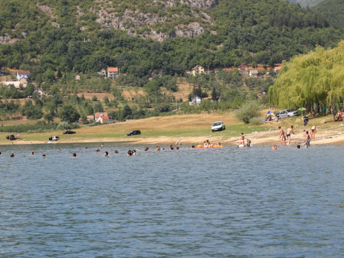 FOTO/VIDEO: Ramci spas od vrućina pronašli na Ramskom jezeru