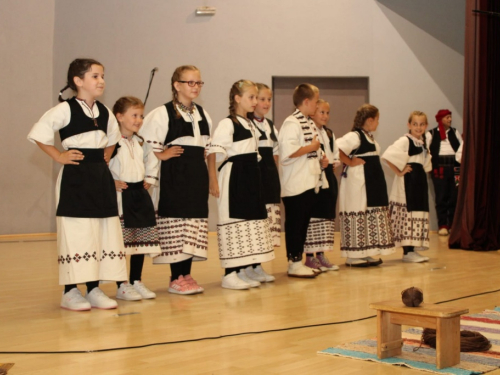 FOTO: U Prozoru održana večer folklora