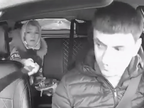 Ruskinja mačetom prijetila taksistu. "Mrzim ovu glazbu, pusti balade"