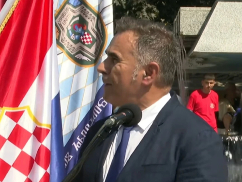 General prekinuo govor zbog ezana pa poručio: Tuđe oteto ne donosi sreću