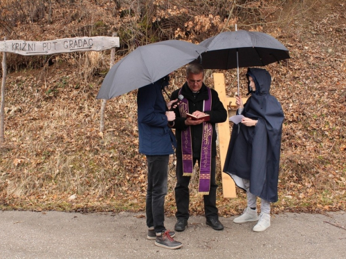 FOTO: Put križa u župi Uzdol - prva korizmena nedjelja