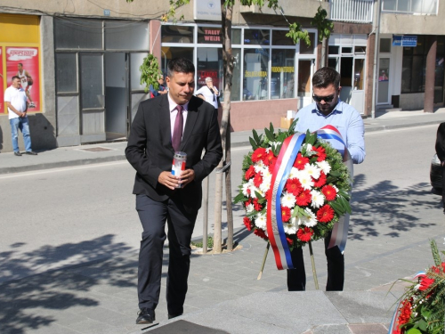 FOTO: Polaganjem vijenaca i svečanom sjednicom započelo obilježavanje Dana općine