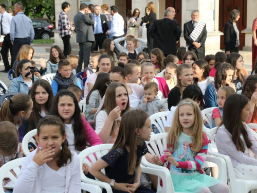 FOTO/VIDEO: U Prozoru održan X. festival duhovne glazbe 'Djeca pjevaju Isusu'