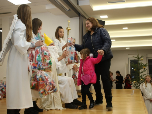 FOTO: Sv. Nikola razveselio mališane u Rumbocima