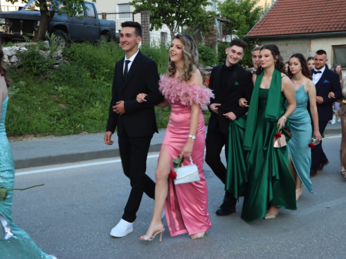 FOTO/VIDEO: Matura 2024. - Defile mladosti na ulicama Prozora