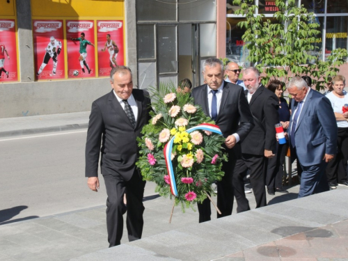 FOTO: Polaganjem vijenaca i svečanom sjednicom započelo obilježavanje Dana općine