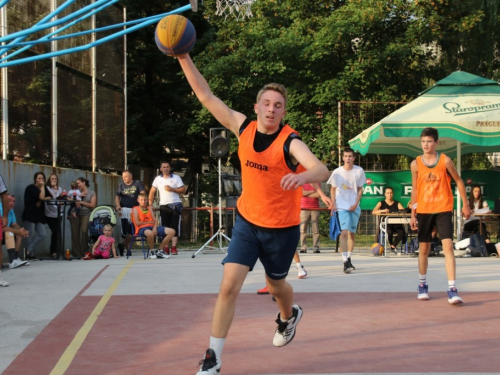 FOTO: Ekipa ''ALF Market'' osvojila Streetball za juniore