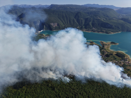 VIDEO/FOTO: Požar u Podboru - Vatrogasci nemoćni, borovina gori nekontrolirano