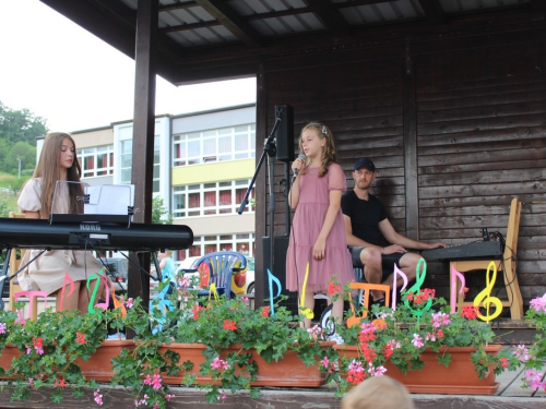 FOTO: 16. festival duhovne glazbe ''Djeca pjevaju Isusu'' u župi Prozor