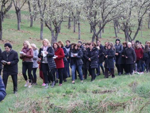 FOTO: Put križa kroz fratarski gaj na Šćitu