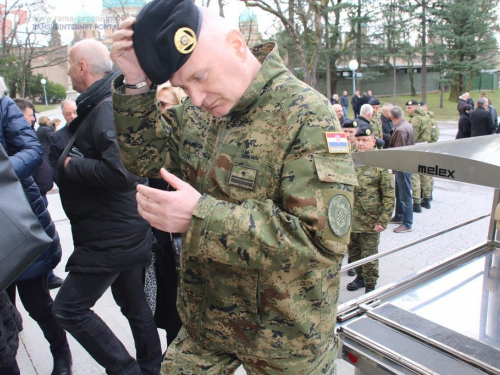 FOTO: Na Mirogoju sahranjen pukovnik Ante Pavlović