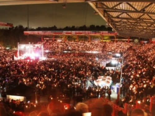 Božić na stadionu: 30 tisuća navijača pjevalo božićne pjesme