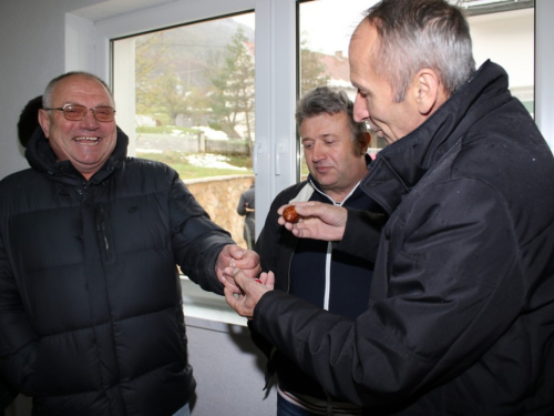 FOTO/VIDEO: Na Orašcu održan turnir u tucanju jaja