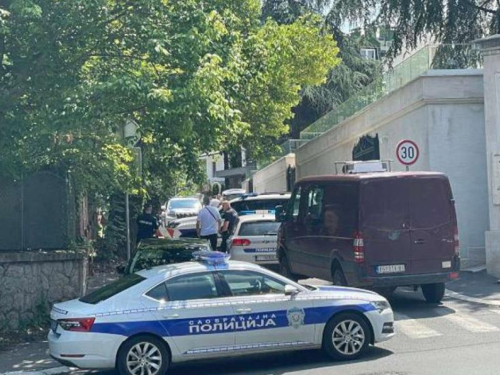 Beograd: Pripadnik Žandarmerije ranjen ispred veleposlanstva Izraela, napadač ubijen