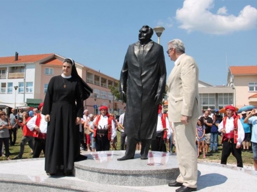 Tomislavgrad dobio spomenik Tuđmanu