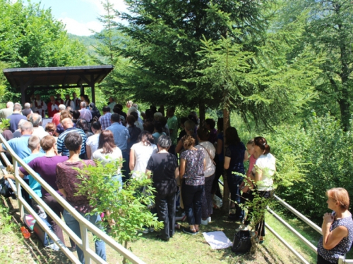 FOTO: Jubilarno 20. hodočašće na grob svećenika mučenika fra Stjepana Barišića