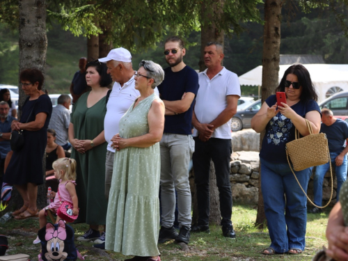 FOTO: Na Vranu služena sv. misa za poginule duvandžije