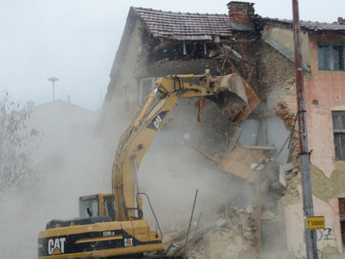 FOTO: Ruši se stara zgrada u Prozoru