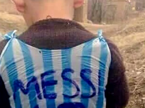 Pronađen dječak koji je nosio Messijev dres napravljen od plastične vrećice