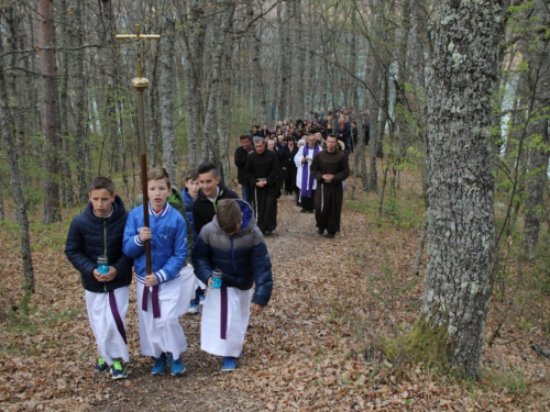 FOTO: Put križa kroz fratarski gaj na Šćitu