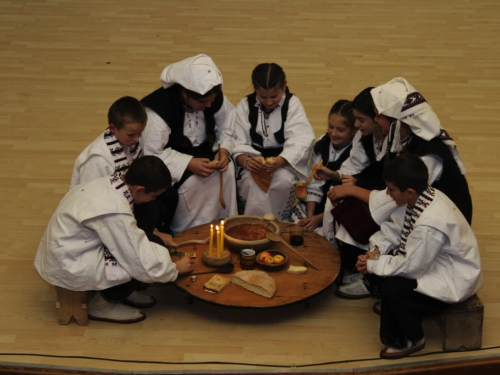 FOTO/VIDEO: Folklorna skupina 'Ramska tradicija' - Božićni običaji u Rami