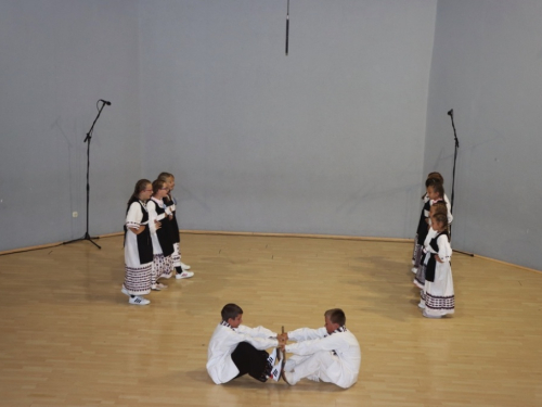 FOTO/VIDEO: 2. večer folklora u Prozoru - ''Običaje svoje zaboravit neću''