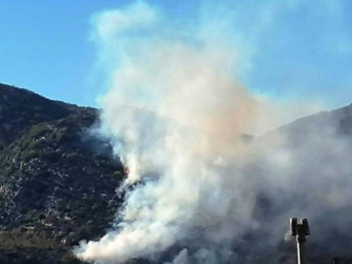 Novi požar iznad Trebinja, jak vjetar otežava posao vatrogascima
