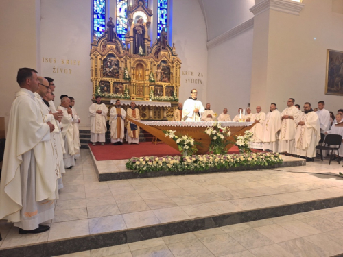 FOTO: Šćitski vikar fra Tomislav Vidović proslavio mladu misu