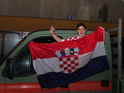 FOTO/VIDEO: Ludnica na ulicama Prozora! Pogledajte kako je proslavljena pobjeda Hrvatske