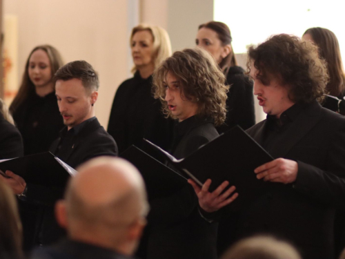 Veličanstvena završnica u Rami: ''Čuvarice'' koncertom u Prozoru zaključile korizmenu turneju