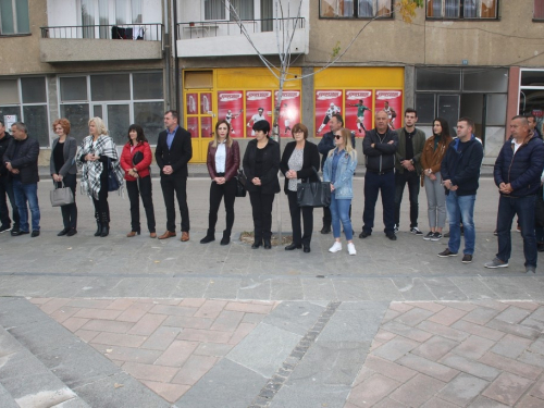 FOTO: Povodom Svih svetih u Prozoru zapaljene svijeće za poginule i preminule branitelje